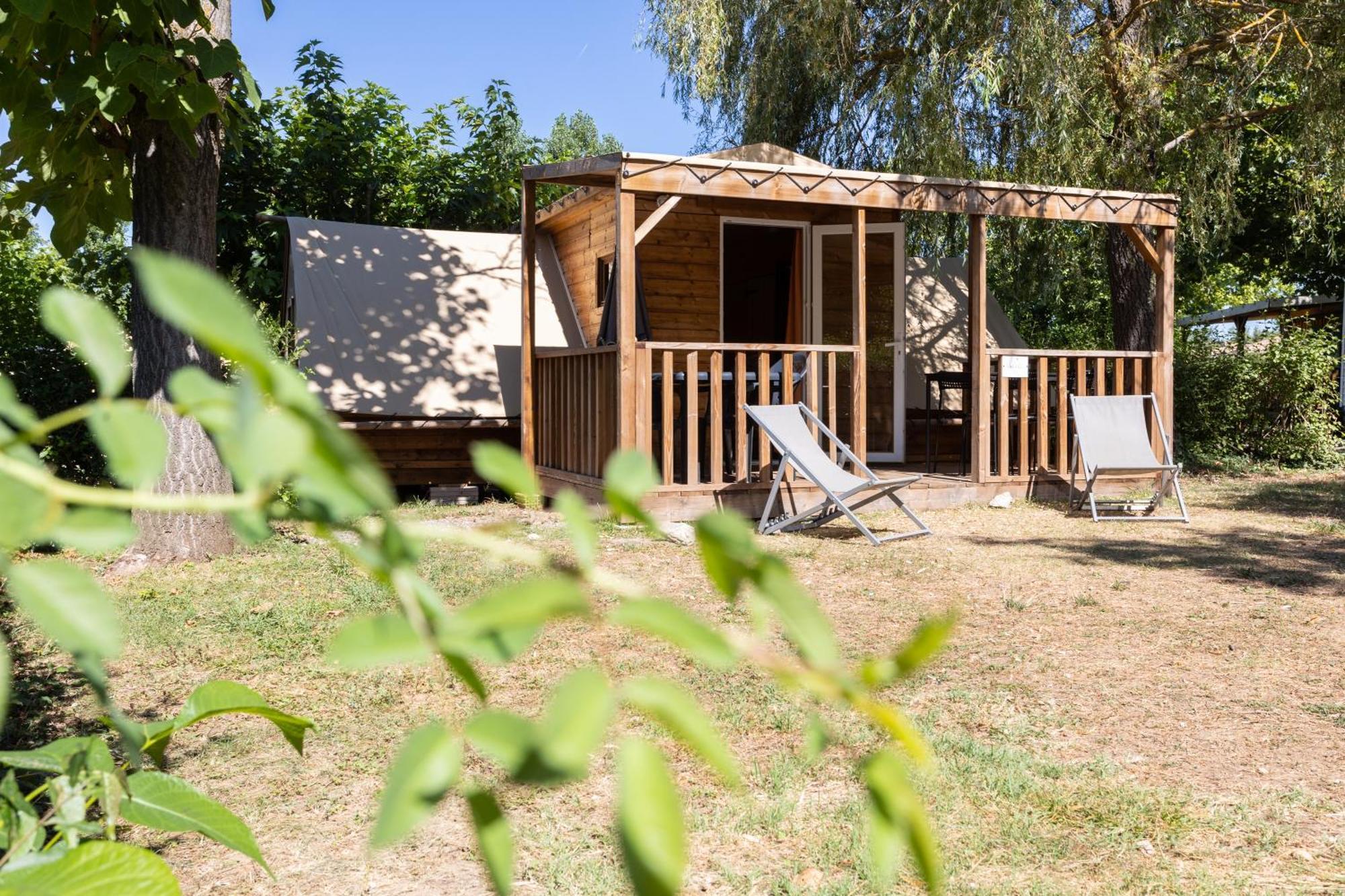 Camping Sites Et Paysages Les Pres Hauts Sisteron Exterior foto